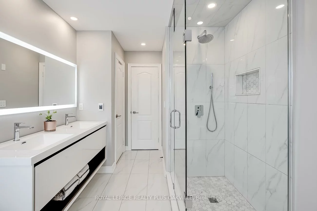 2083, Jaguar, 1019 - WM Westmount, Oakville