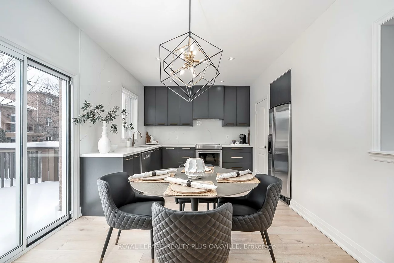 2083, Jaguar, 1019 - WM Westmount, Oakville