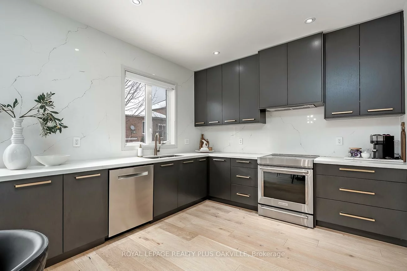 2083, Jaguar, 1019 - WM Westmount, Oakville