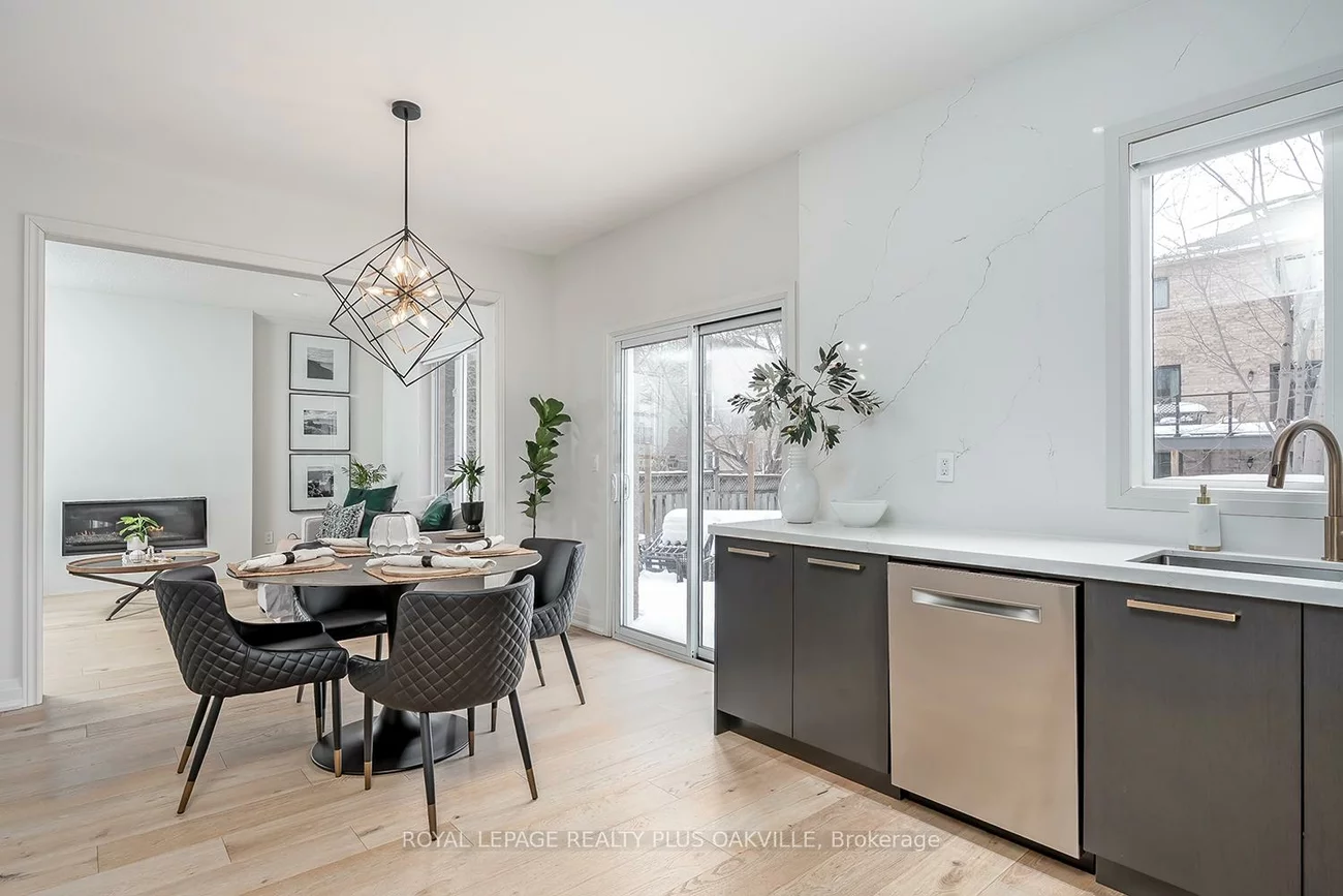 2083, Jaguar, 1019 - WM Westmount, Oakville