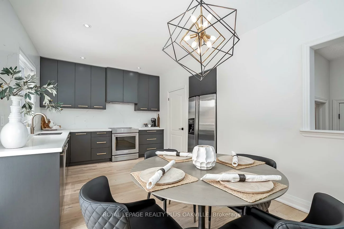 2083, Jaguar, 1019 - WM Westmount, Oakville
