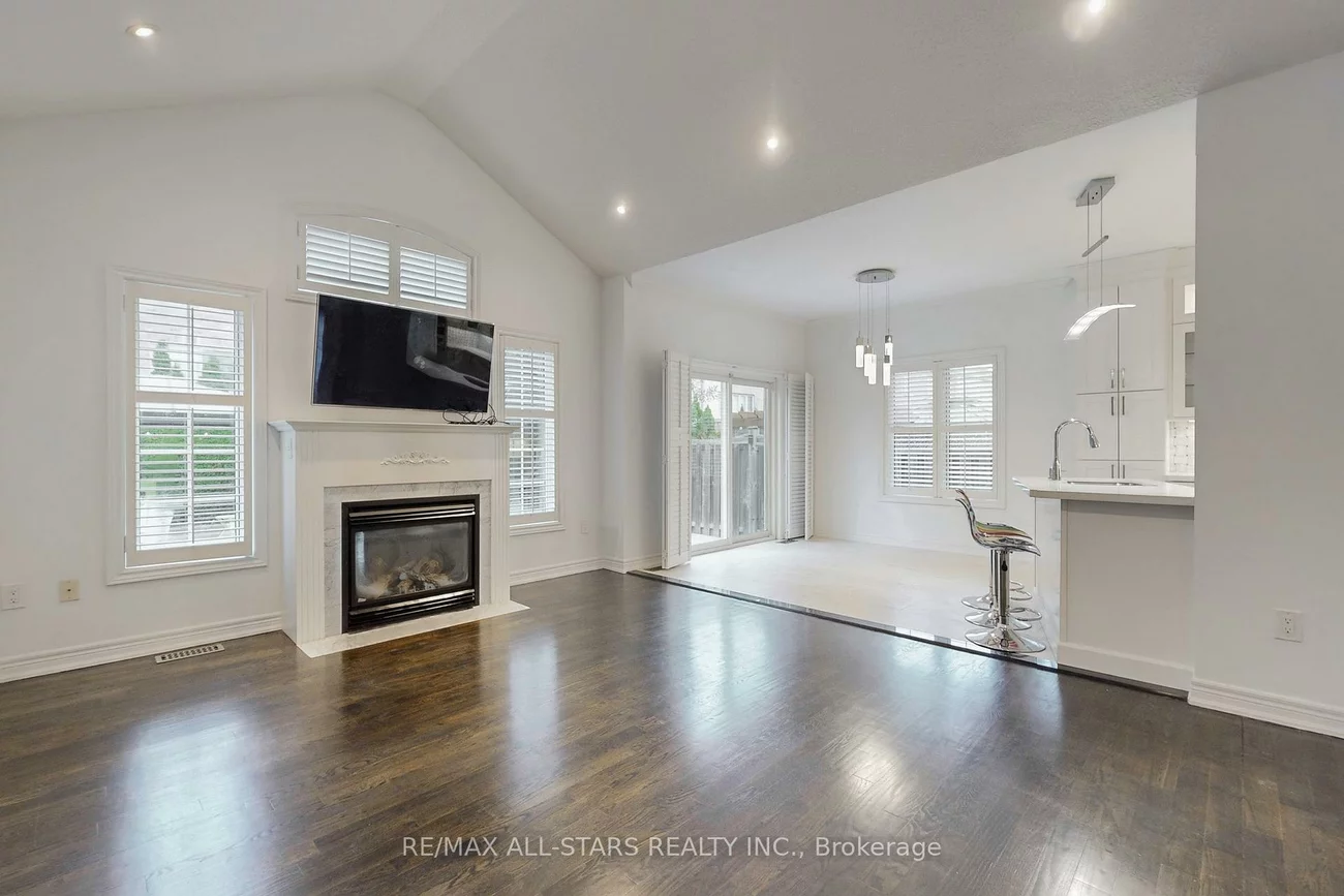 2400, Tesla, 1009 - JC Joshua Creek, Oakville