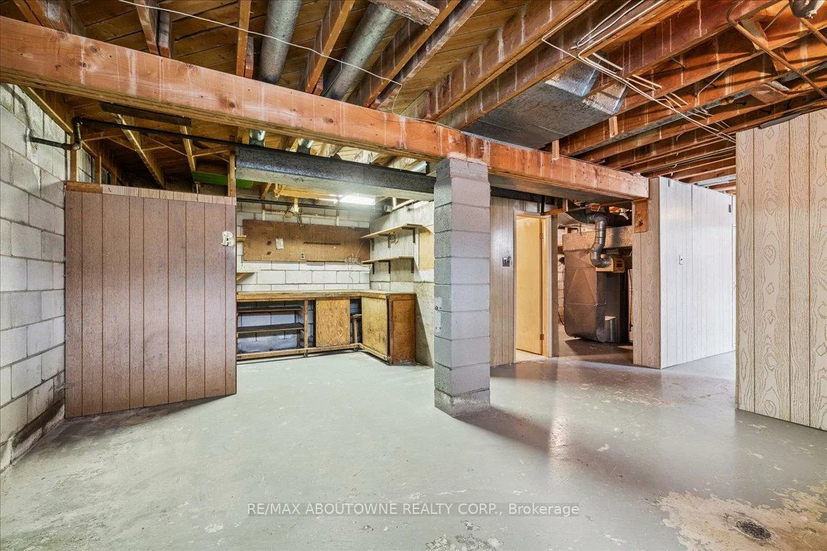 1332, Rebecca, 1020 - WO West, Oakville