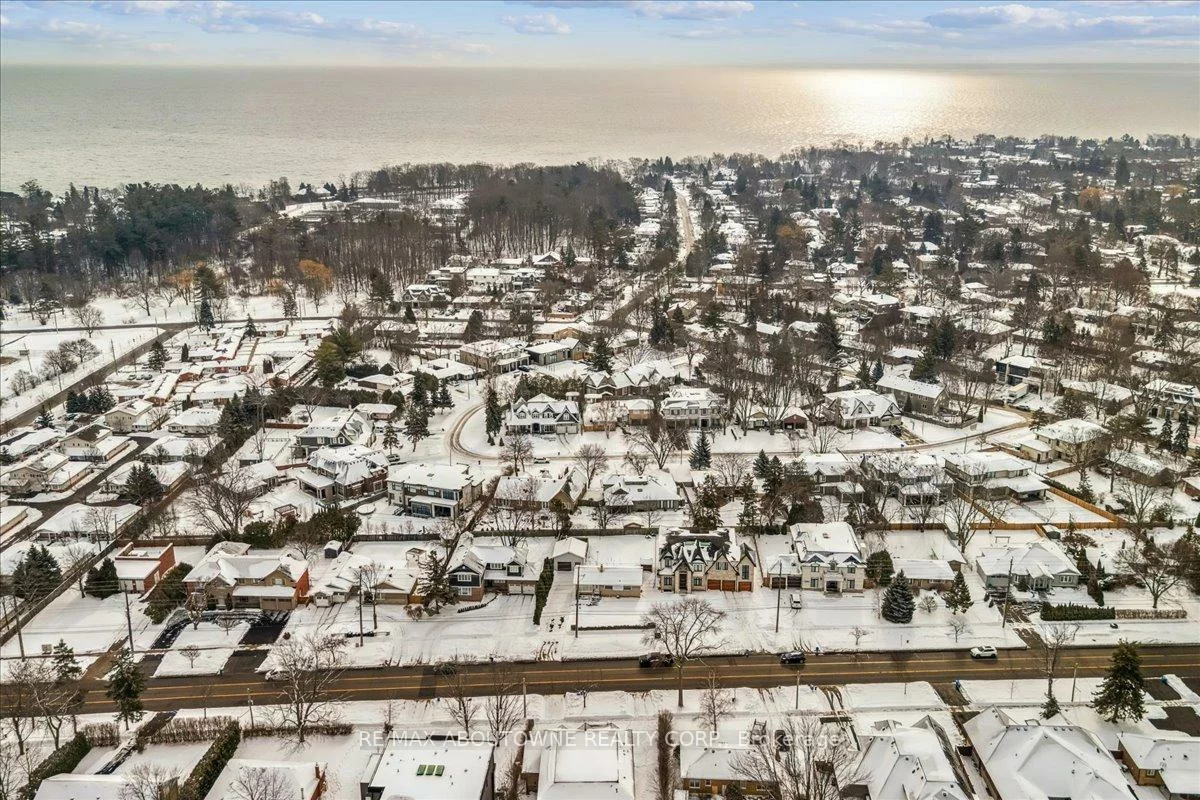 1332, Rebecca, 1020 - WO West, Oakville