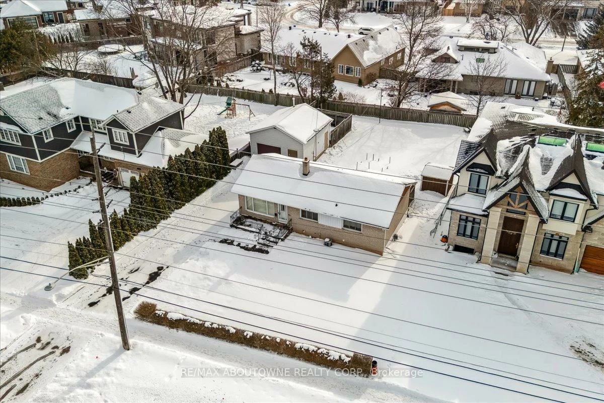 1332, Rebecca, 1020 - WO West, Oakville