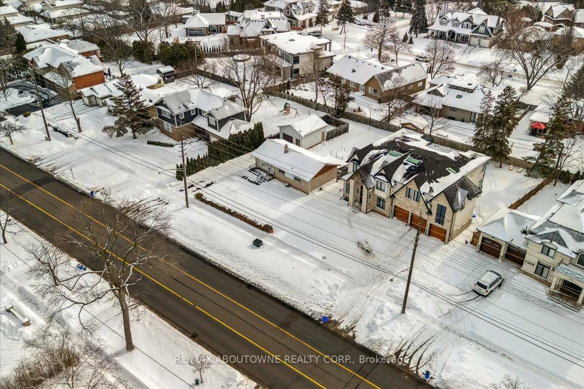 1332, Rebecca, 1020 - WO West, Oakville