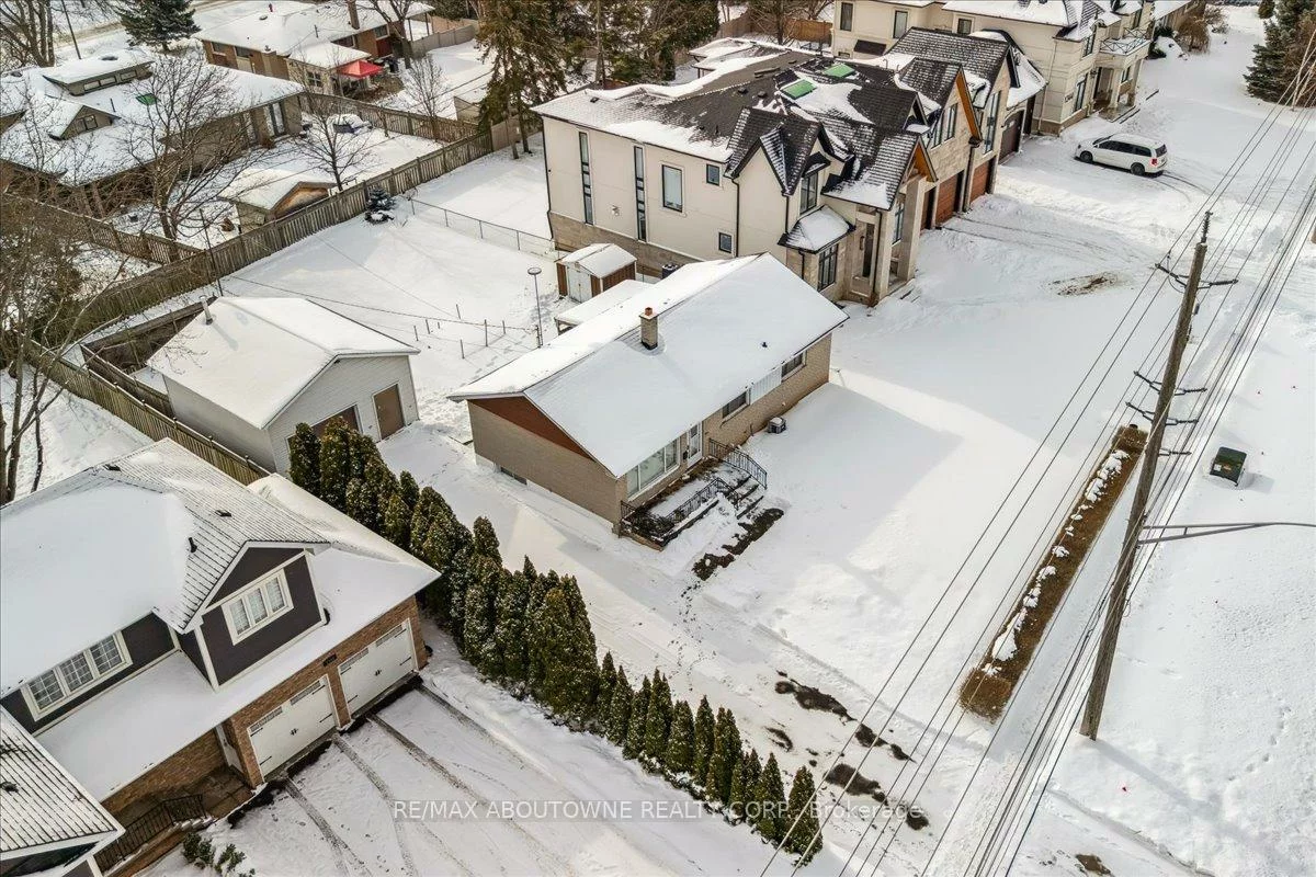 1332, Rebecca, 1020 - WO West, Oakville