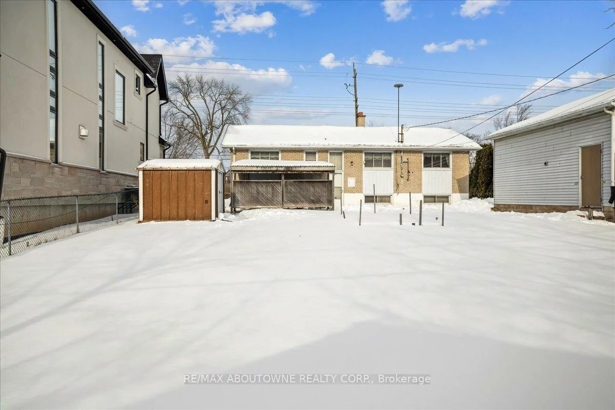 1332, Rebecca, 1020 - WO West, Oakville