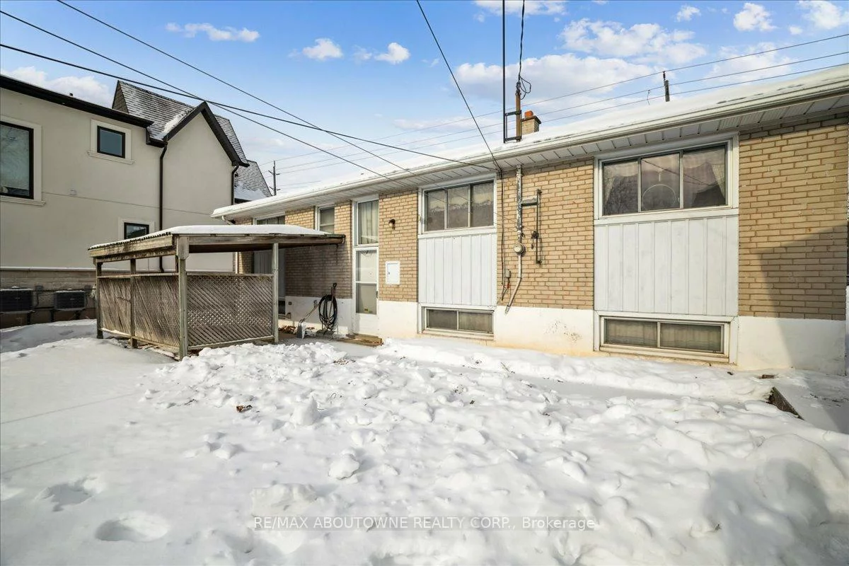 1332, Rebecca, 1020 - WO West, Oakville