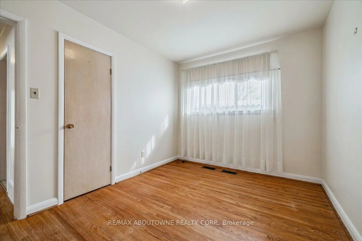 1332, Rebecca, 1020 - WO West, Oakville