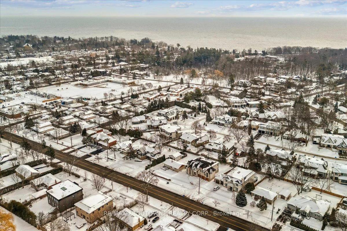 1332, Rebecca, 1020 - WO West, Oakville