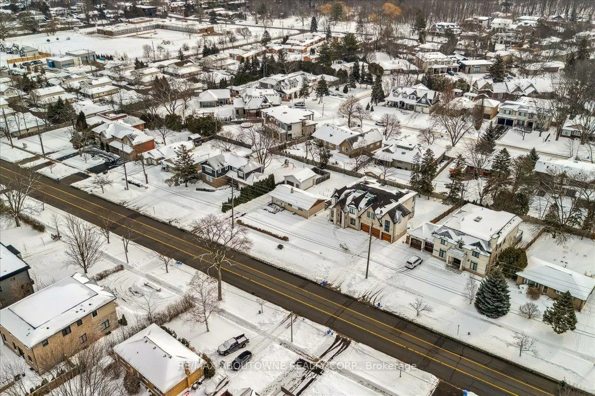 1332, Rebecca, 1020 - WO West, Oakville