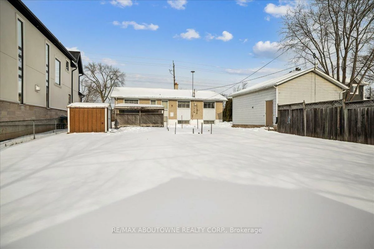 1332, Rebecca, 1020 - WO West, Oakville