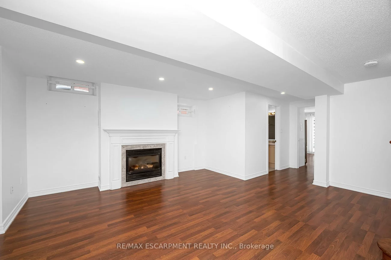 2546, Nichols, 1018 - WC Wedgewood Creek, Oakville