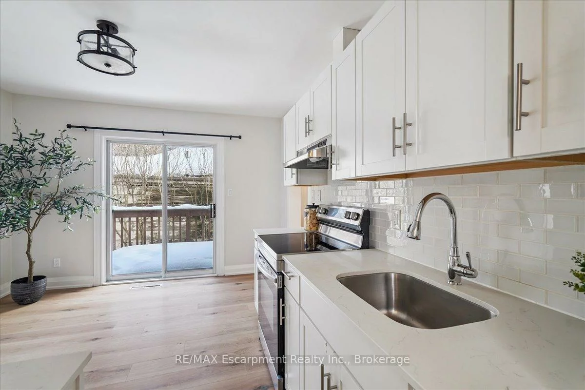 135, DEANE, 1002 - CO Central, Oakville