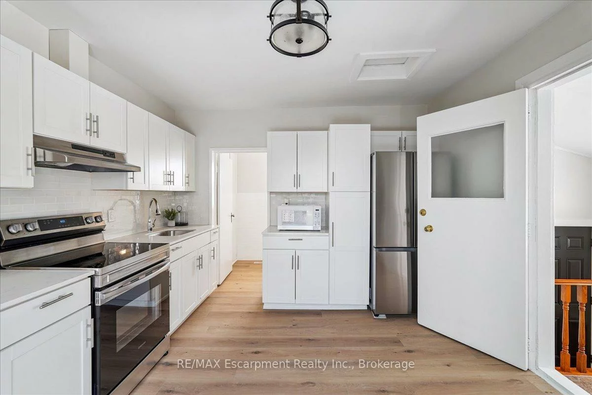 135, DEANE, 1002 - CO Central, Oakville