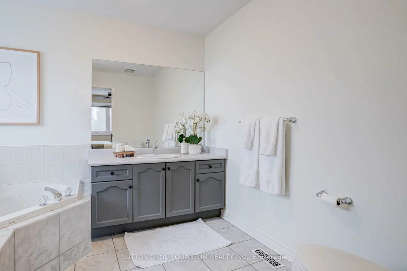 2152, Glenfield, 1022 - WT West Oak Trails, Oakville