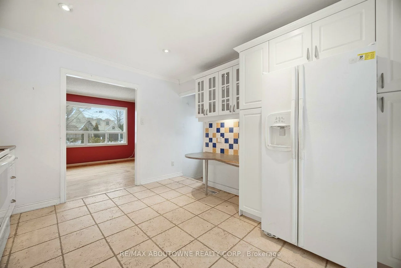 347, Queen Mary, 1002 - CO Central, Oakville