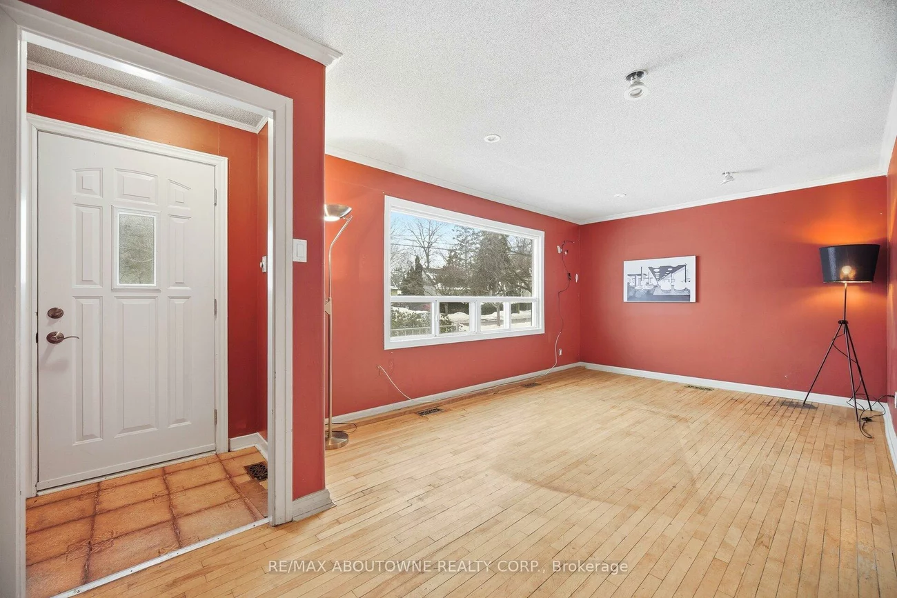 347, Queen Mary, 1002 - CO Central, Oakville