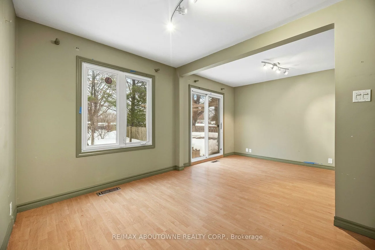 347, Queen Mary, 1002 - CO Central, Oakville