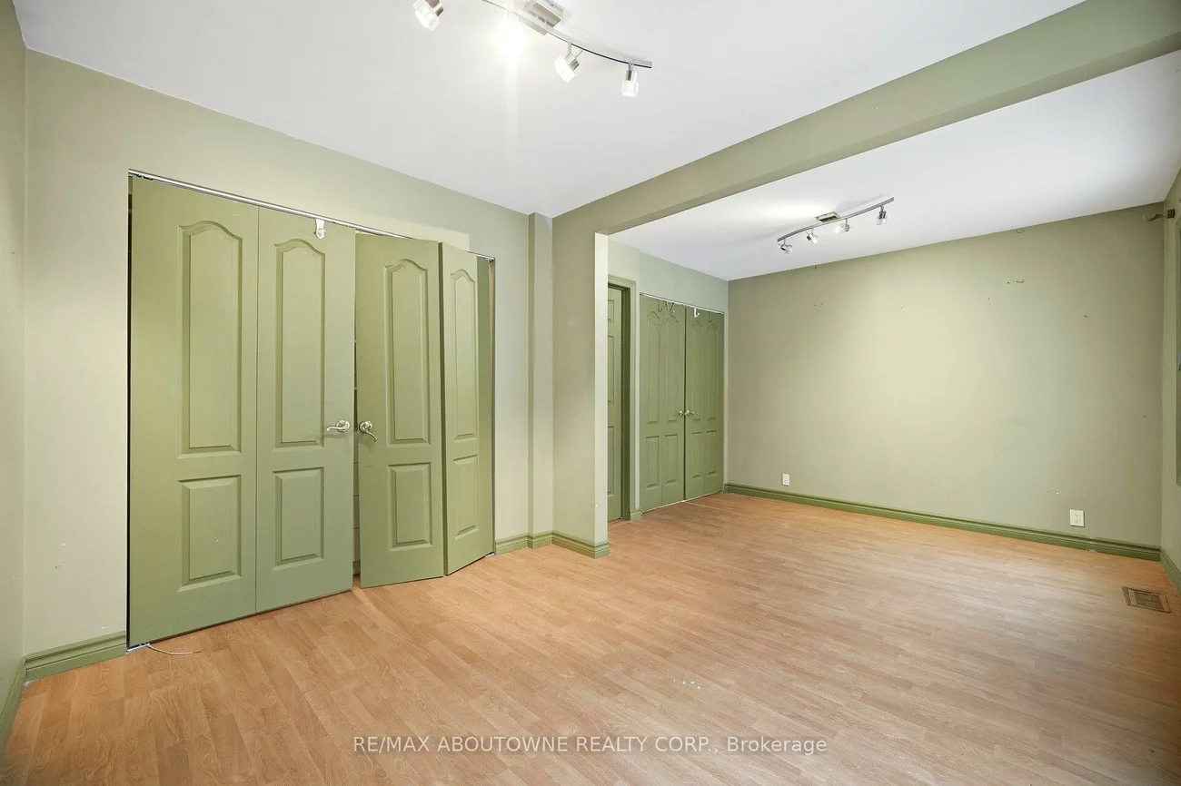 347, Queen Mary, 1002 - CO Central, Oakville