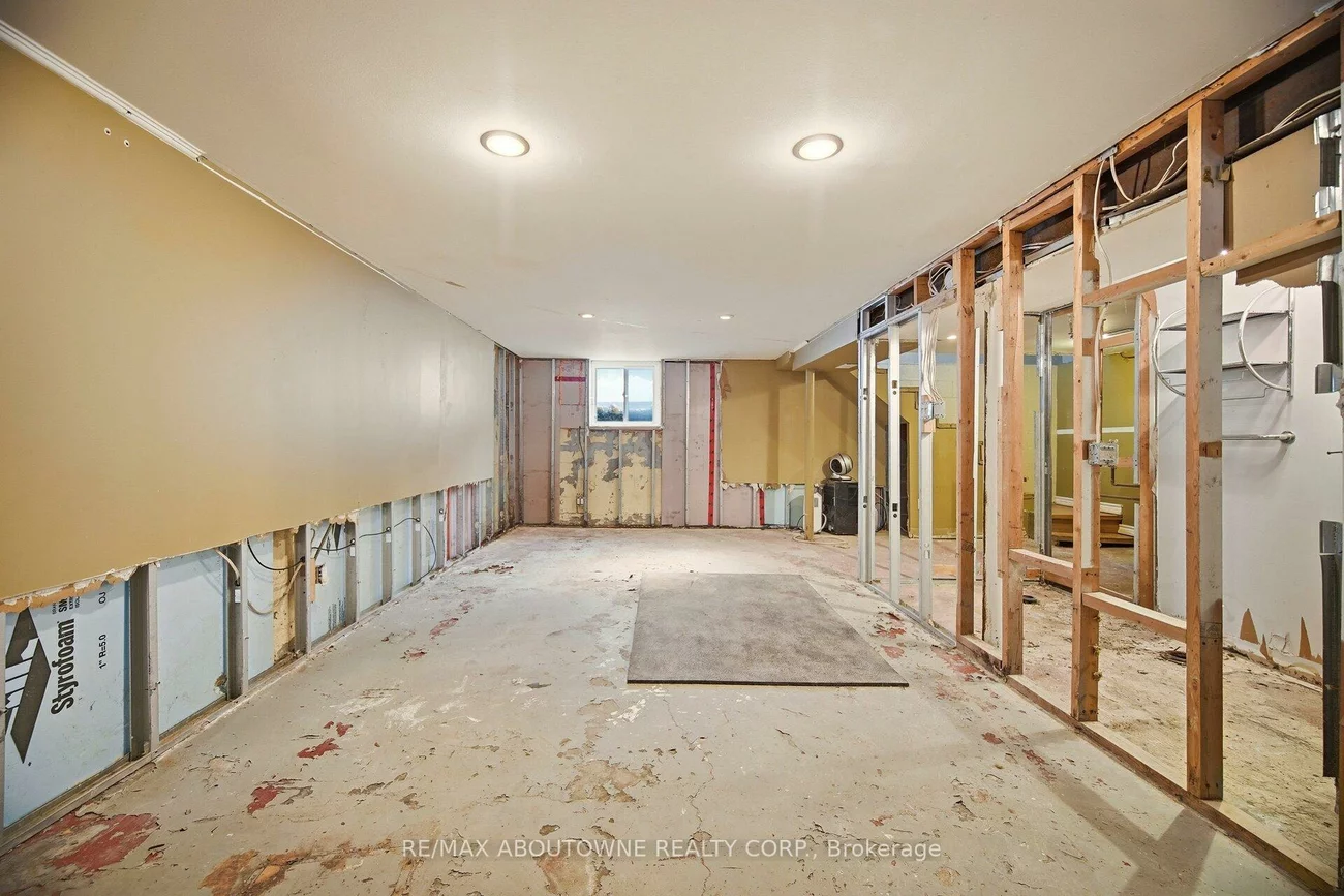 347, Queen Mary, 1002 - CO Central, Oakville