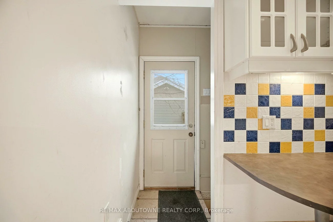 347, Queen Mary, 1002 - CO Central, Oakville