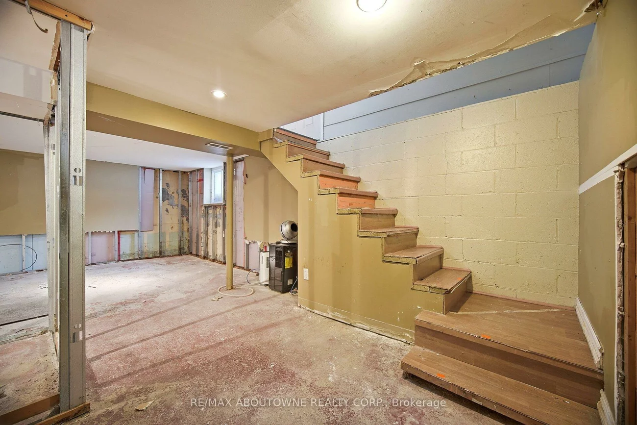 347, Queen Mary, 1002 - CO Central, Oakville