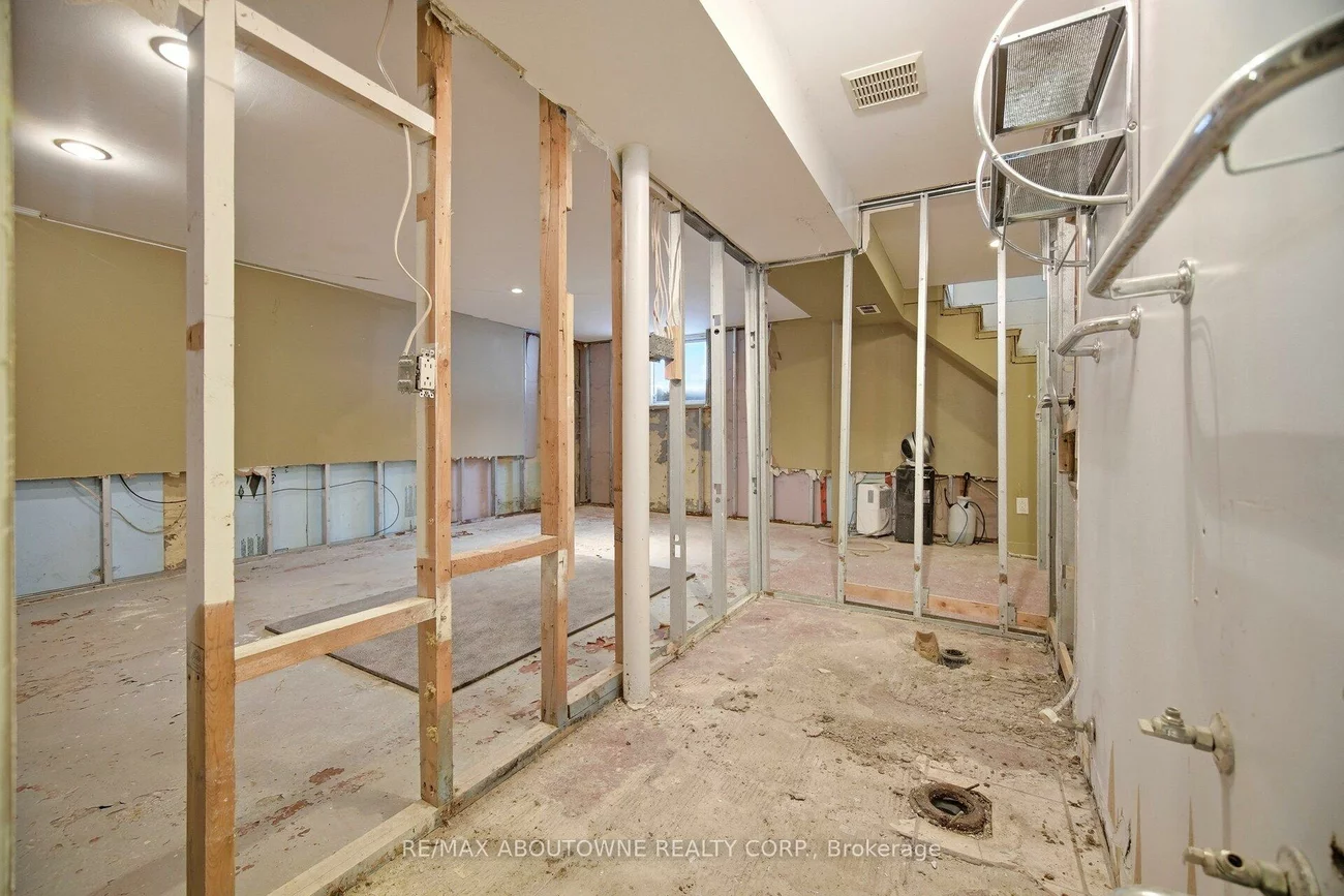 347, Queen Mary, 1002 - CO Central, Oakville