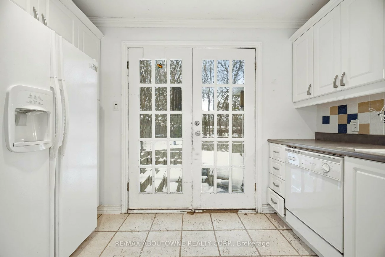 347, Queen Mary, 1002 - CO Central, Oakville