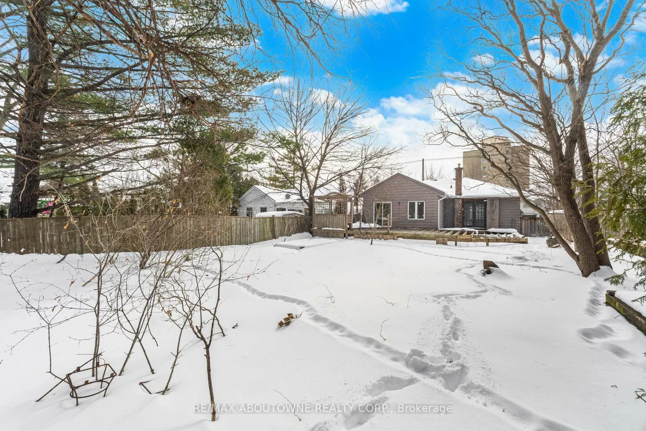 347, Queen Mary, 1002 - CO Central, Oakville