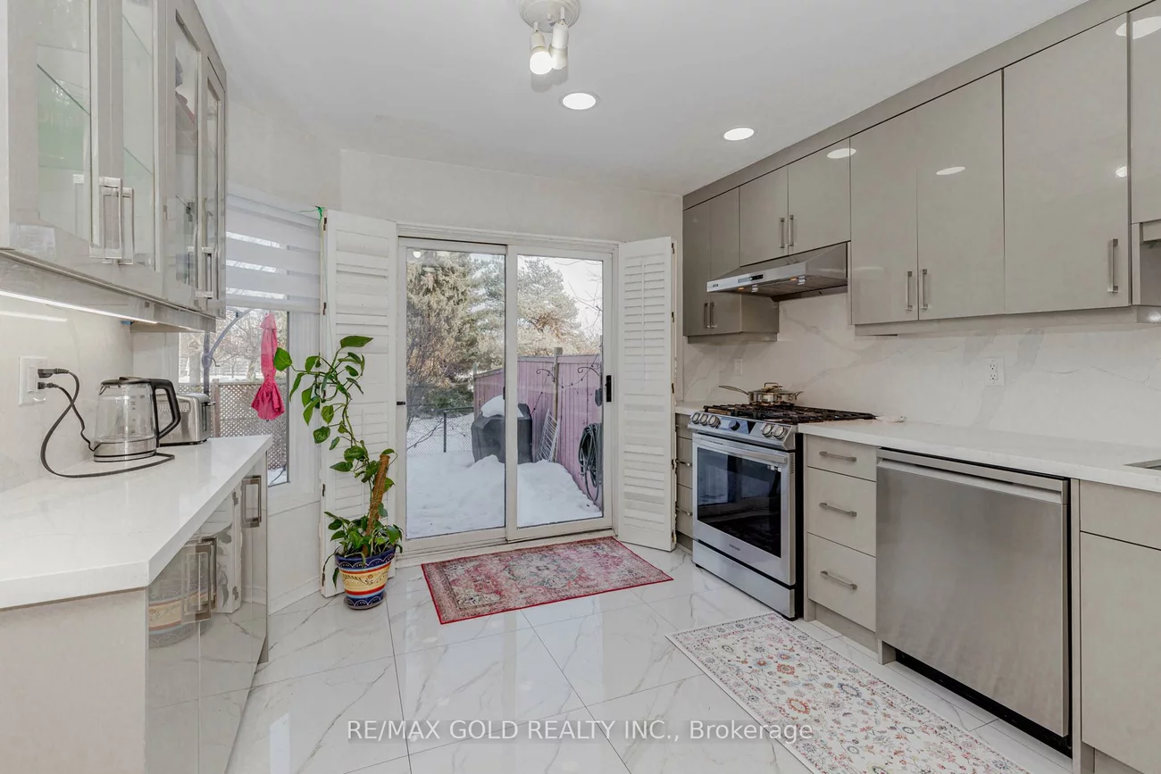 1156, Westview, 1022 - WT West Oak Trails, Oakville