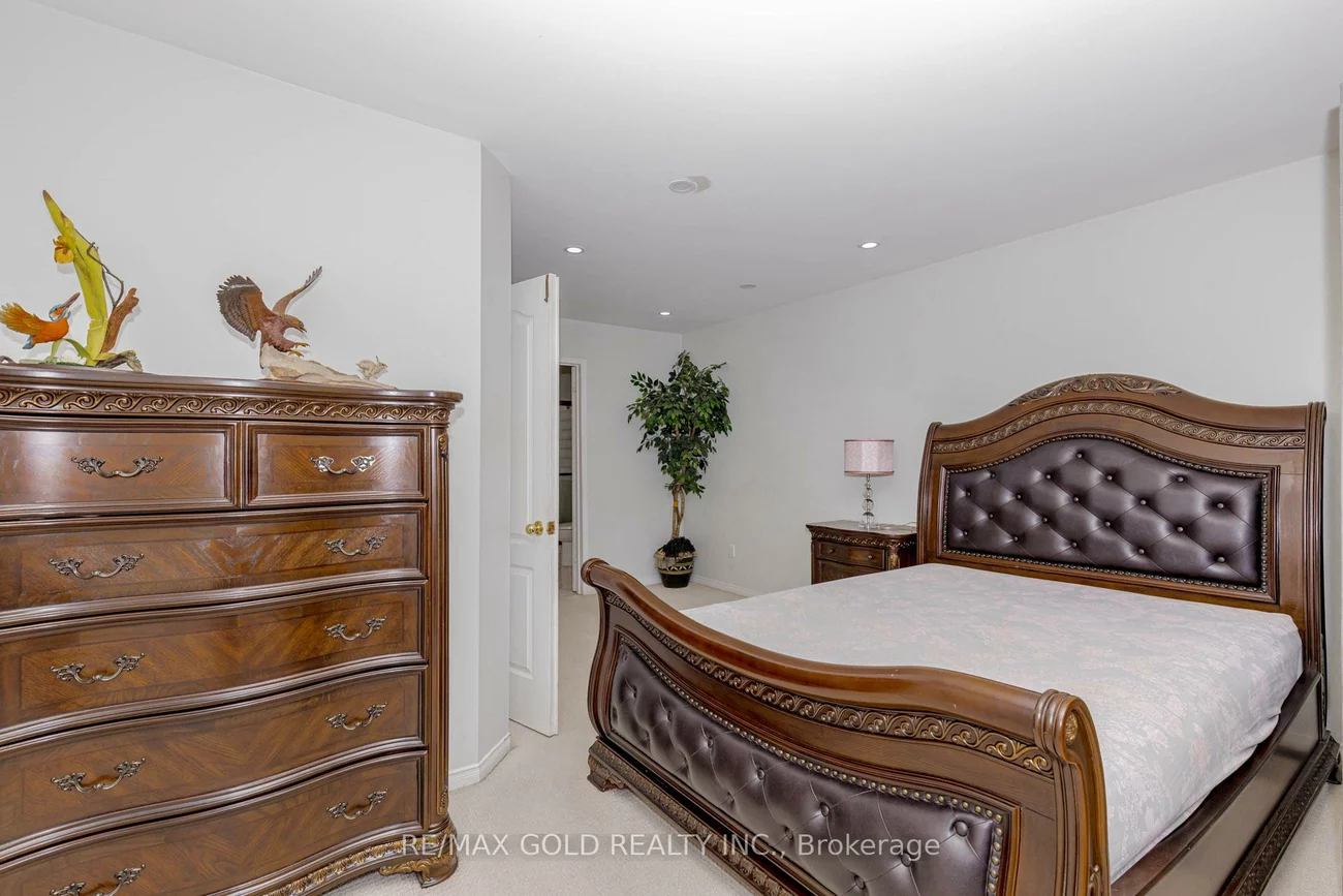 1156, Westview, 1022 - WT West Oak Trails, Oakville