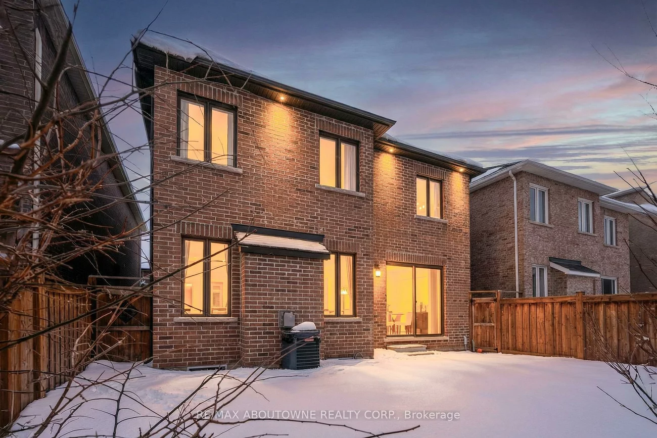 282, Bethpage, 1008 - GO Glenorchy, Oakville