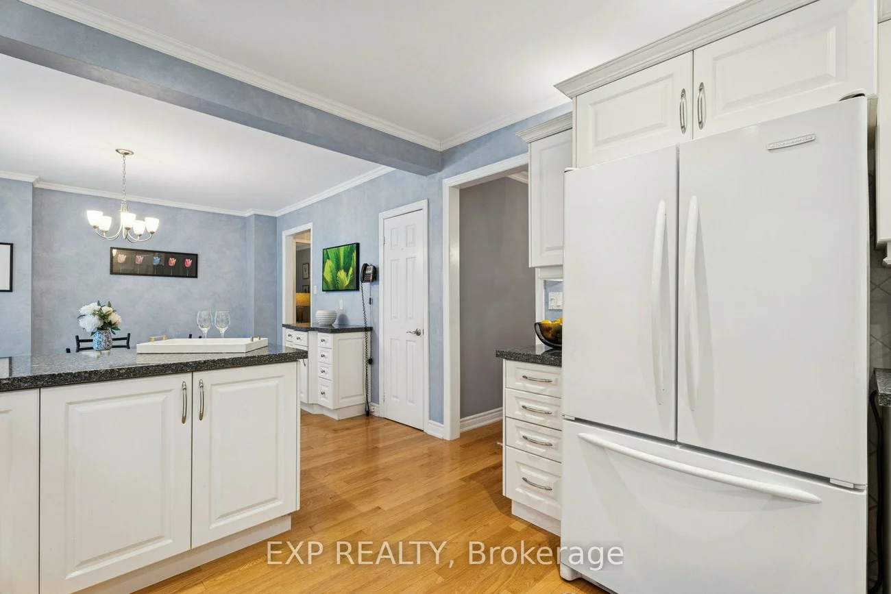 209, Nottingham, 1003 - CP College Park, Oakville