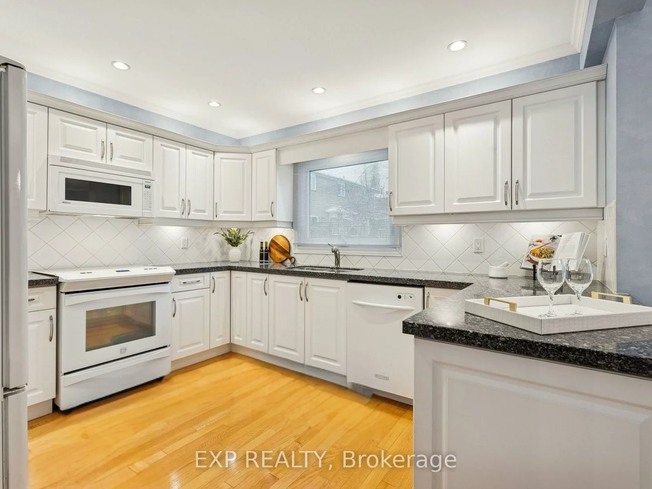 209, Nottingham, 1003 - CP College Park, Oakville