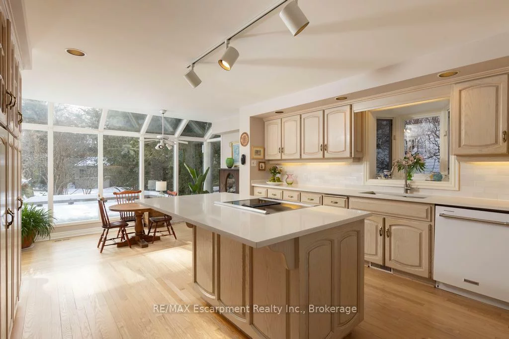 74, Howard, 1013 - OO Old Oakville, Oakville