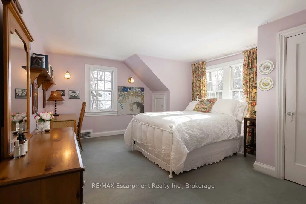 74, Howard, 1013 - OO Old Oakville, Oakville