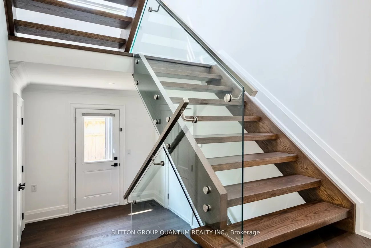 1486, Pembroke, 1003 - CP College Park, Oakville