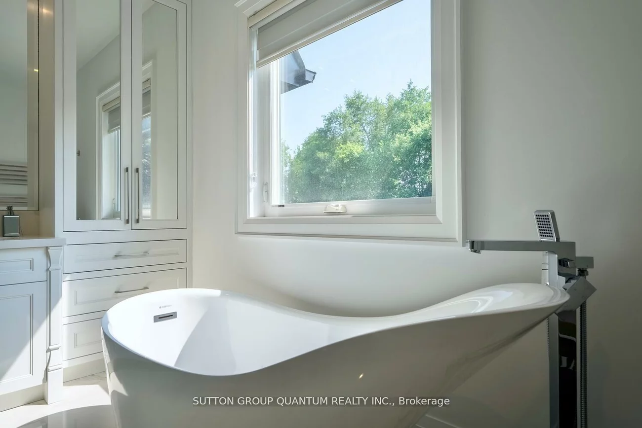 1486, Pembroke, 1003 - CP College Park, Oakville