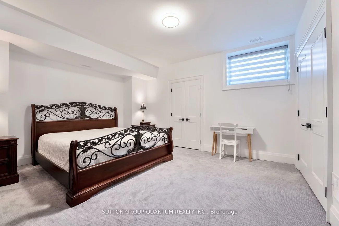 1486, Pembroke, 1003 - CP College Park, Oakville