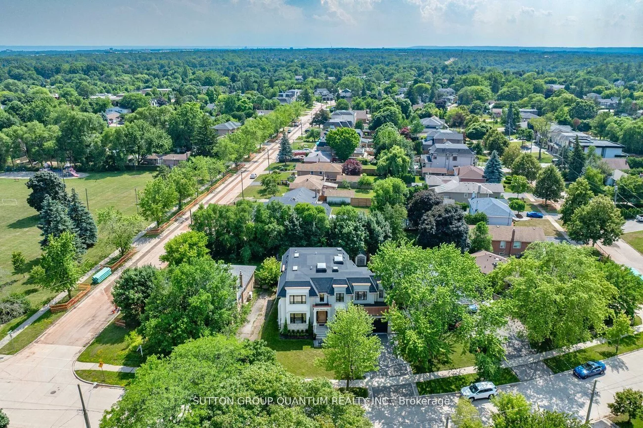 1486, Pembroke, 1003 - CP College Park, Oakville