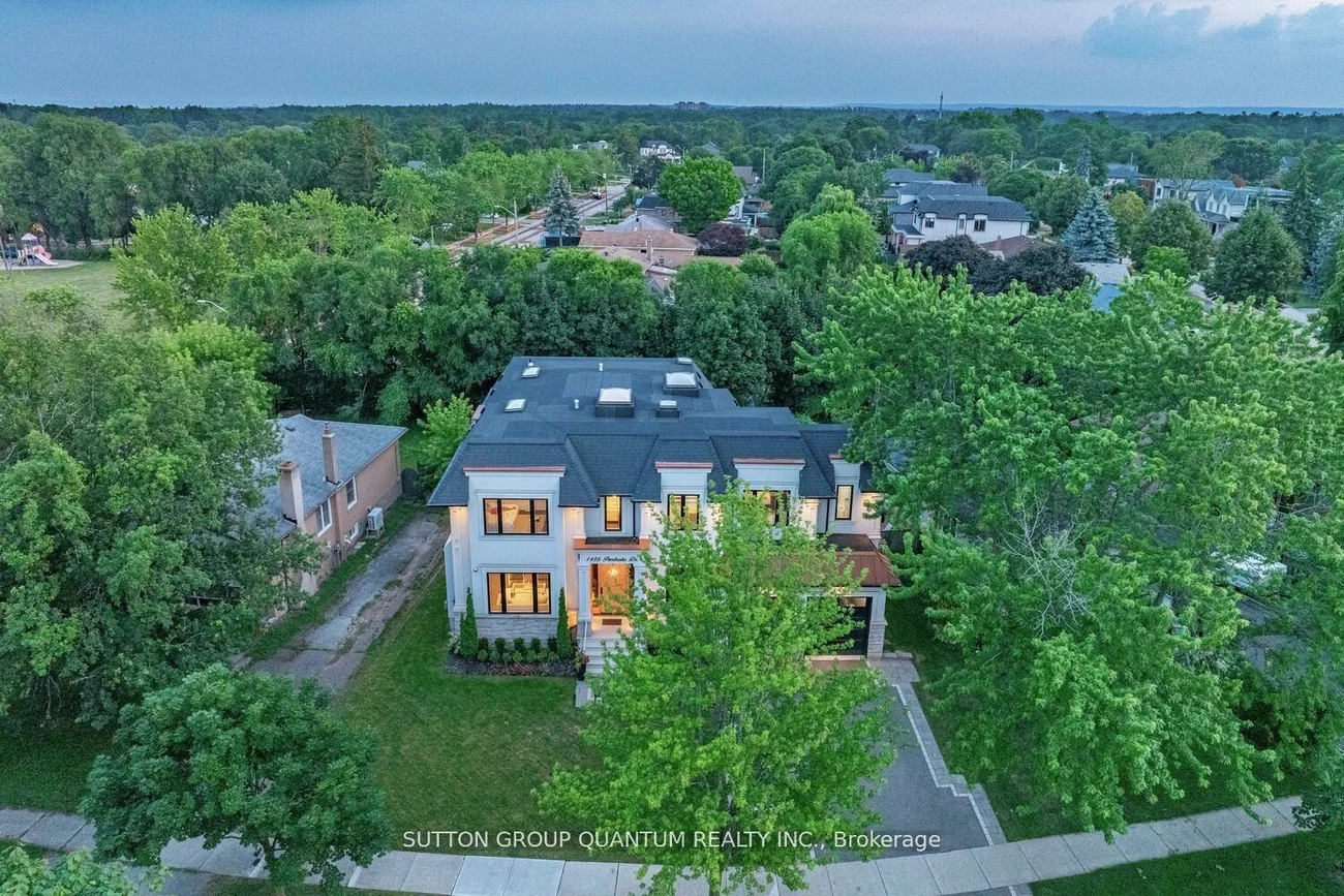 1486, Pembroke, 1003 - CP College Park, Oakville