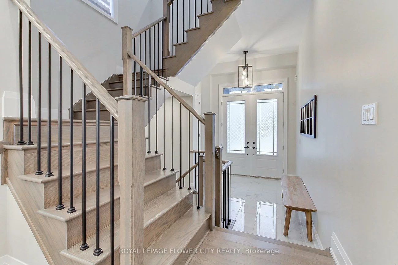 3379, Post, 1008 - GO Glenorchy, Oakville