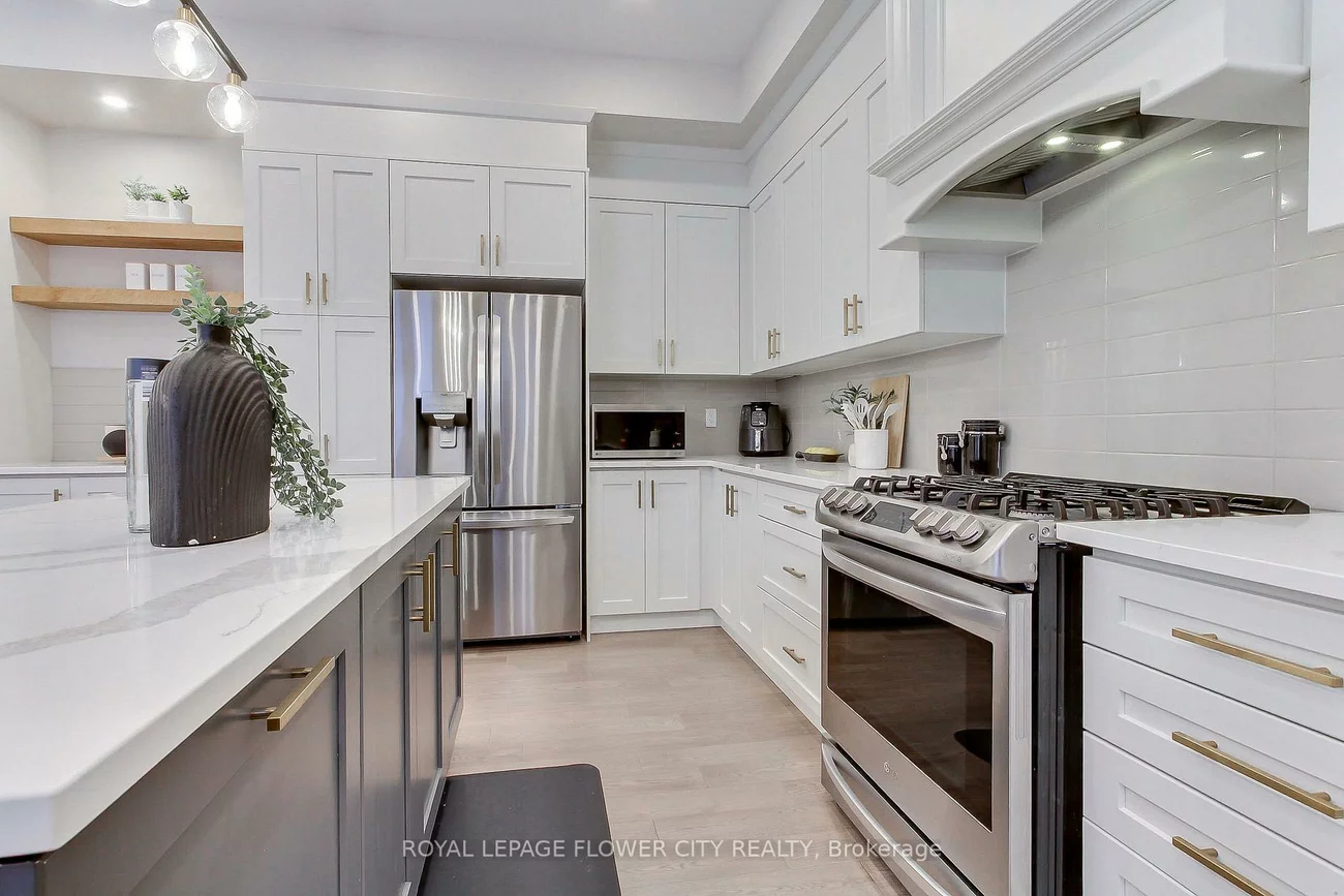 3379, Post, 1008 - GO Glenorchy, Oakville