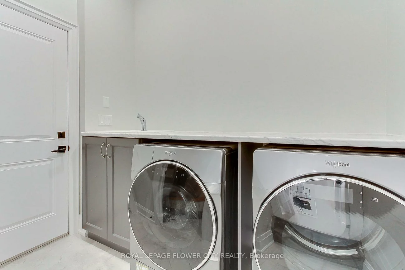 3379, Post, 1008 - GO Glenorchy, Oakville