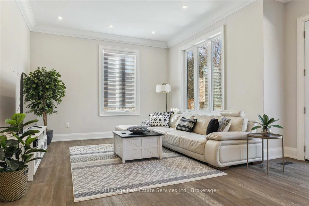1211, Pinegrove, 1020 - WO West, Oakville