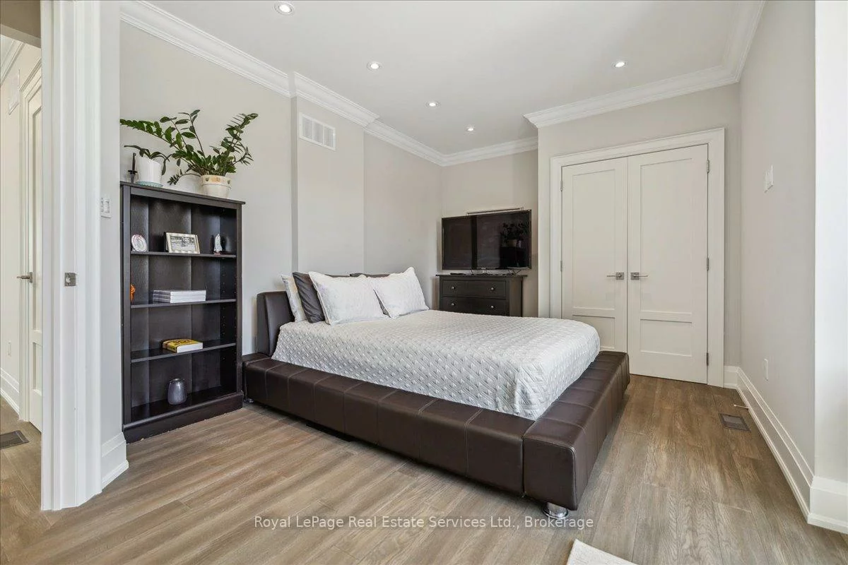 1211, Pinegrove, 1020 - WO West, Oakville