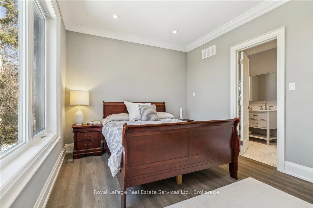 1211, Pinegrove, 1020 - WO West, Oakville