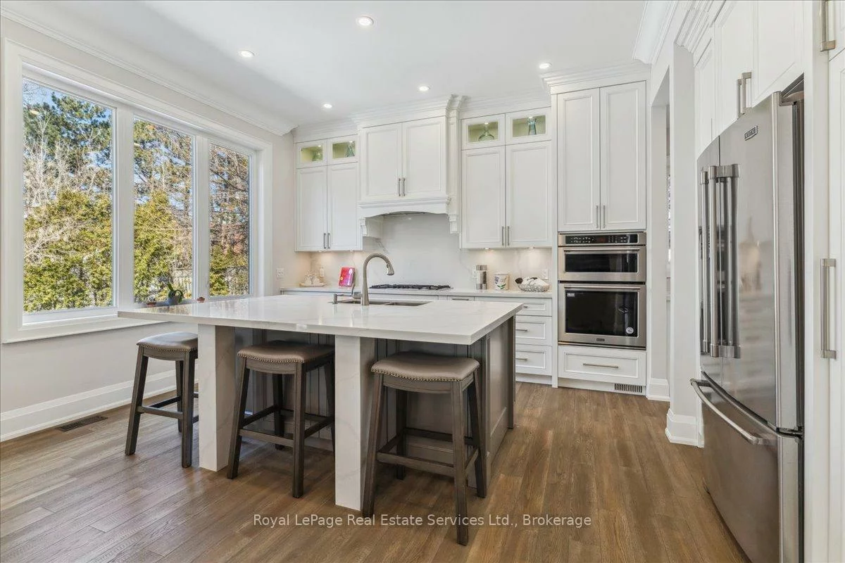 1211, Pinegrove, 1020 - WO West, Oakville